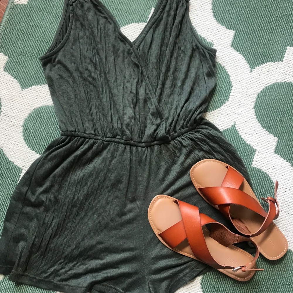 Universal Threads S Worn Once Adorable Romper - image 3